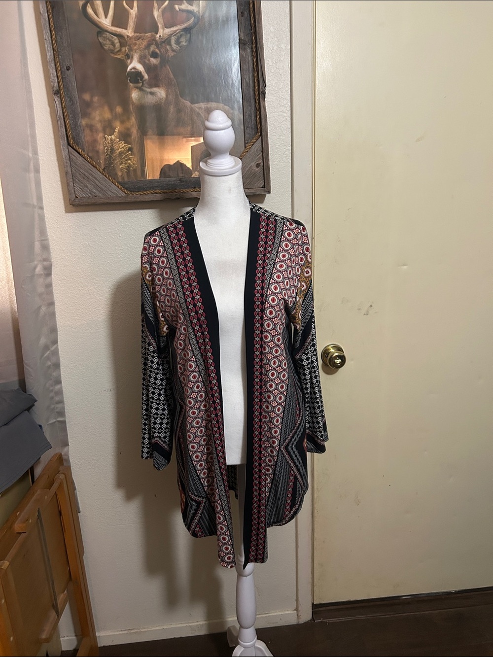 Open-Front Geometric Pattern Women’s Cardigan Sweater — Black and Red